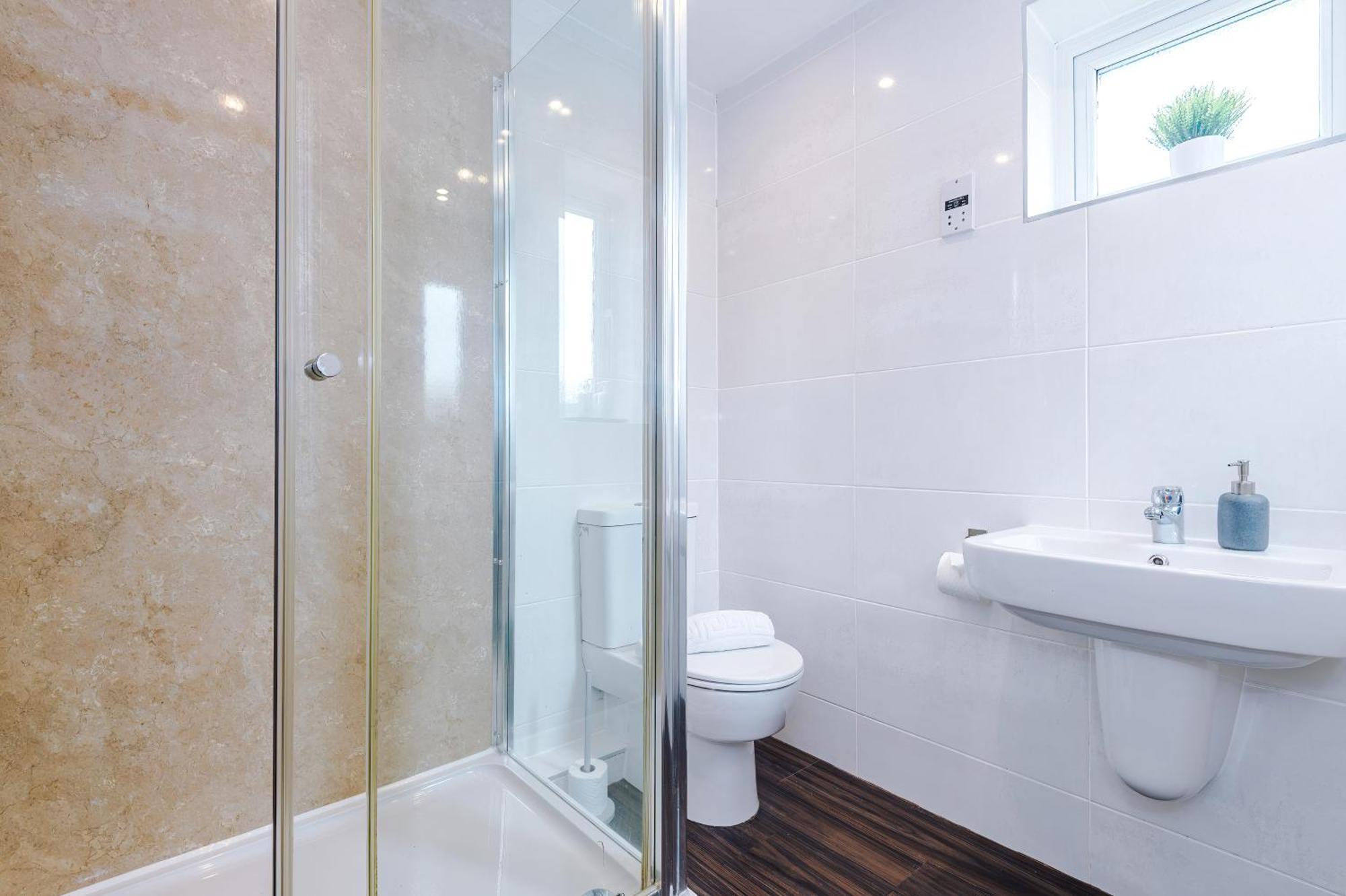 New! Stunning 3-Bed Home In Chester By 53 Degrees Property, Ideal For Groups, Free Parking! Kültér fotó