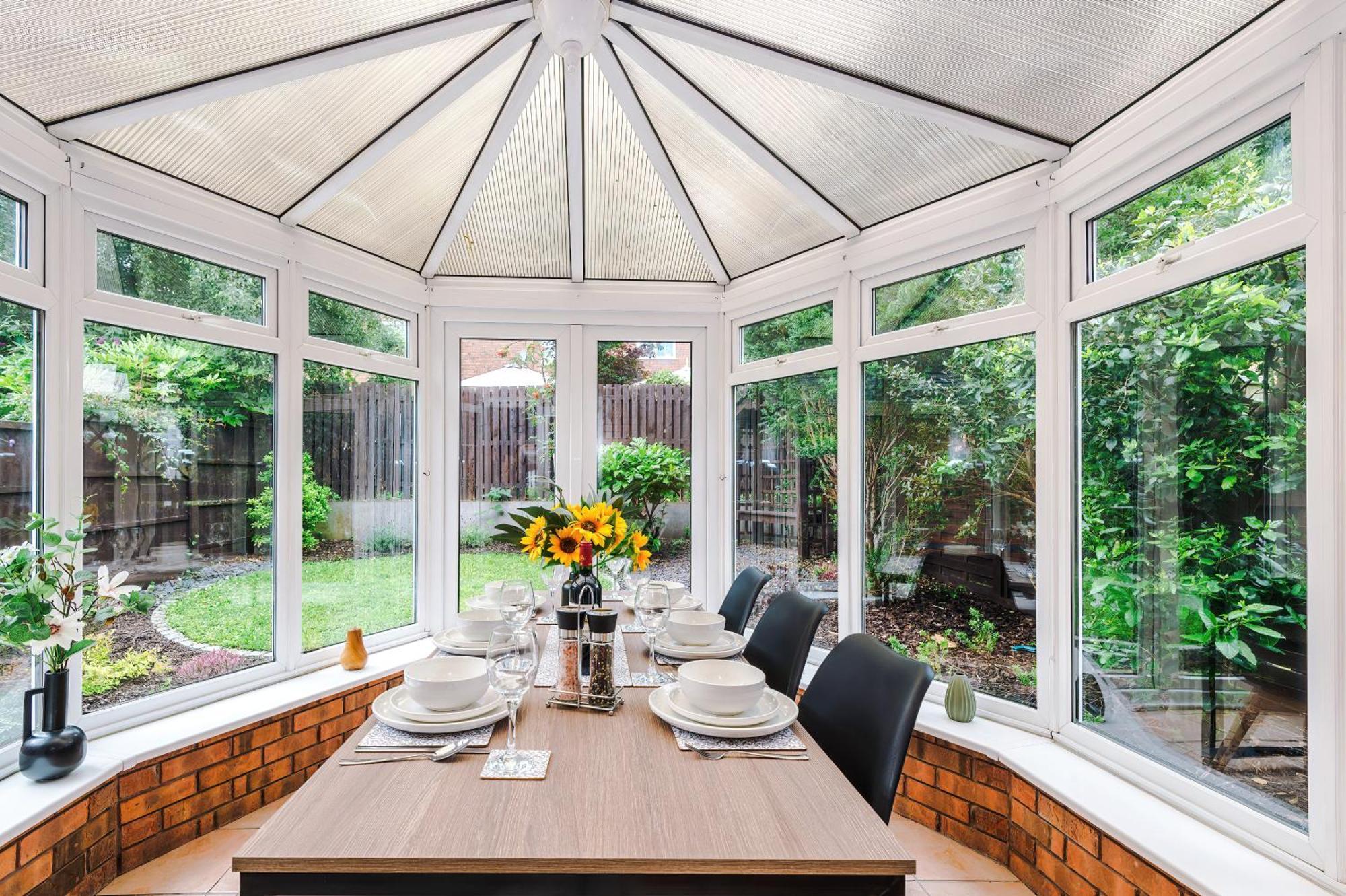New! Stunning 3-Bed Home In Chester By 53 Degrees Property, Ideal For Groups, Free Parking! Kültér fotó