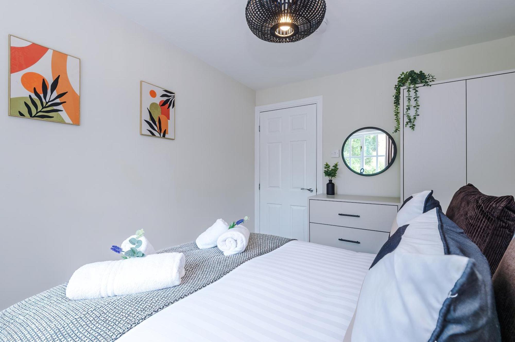 New! Stunning 3-Bed Home In Chester By 53 Degrees Property, Ideal For Groups, Free Parking! Kültér fotó