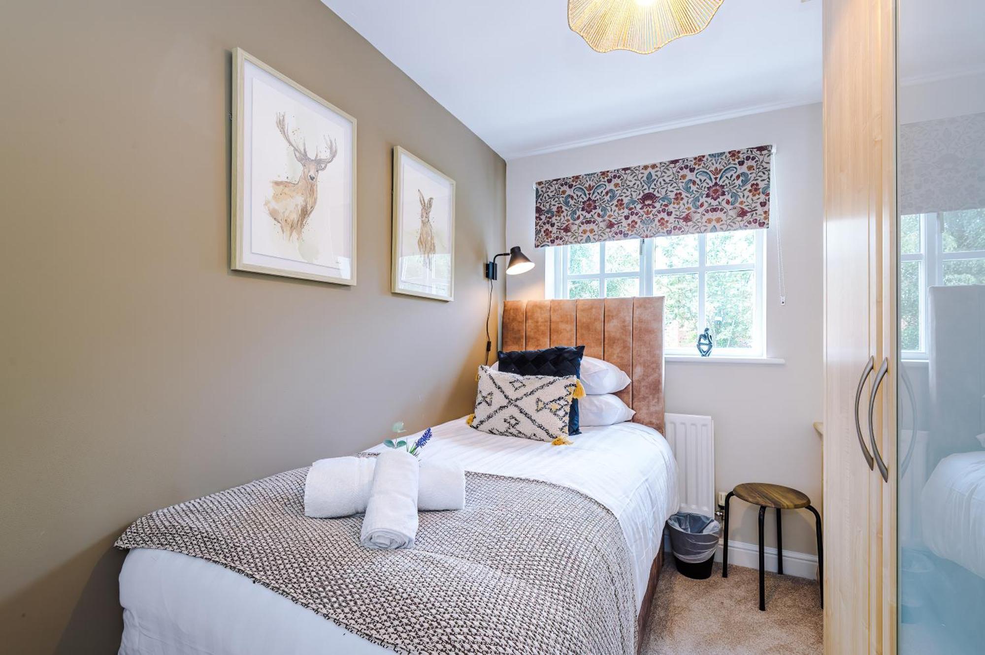 New! Stunning 3-Bed Home In Chester By 53 Degrees Property, Ideal For Groups, Free Parking! Kültér fotó