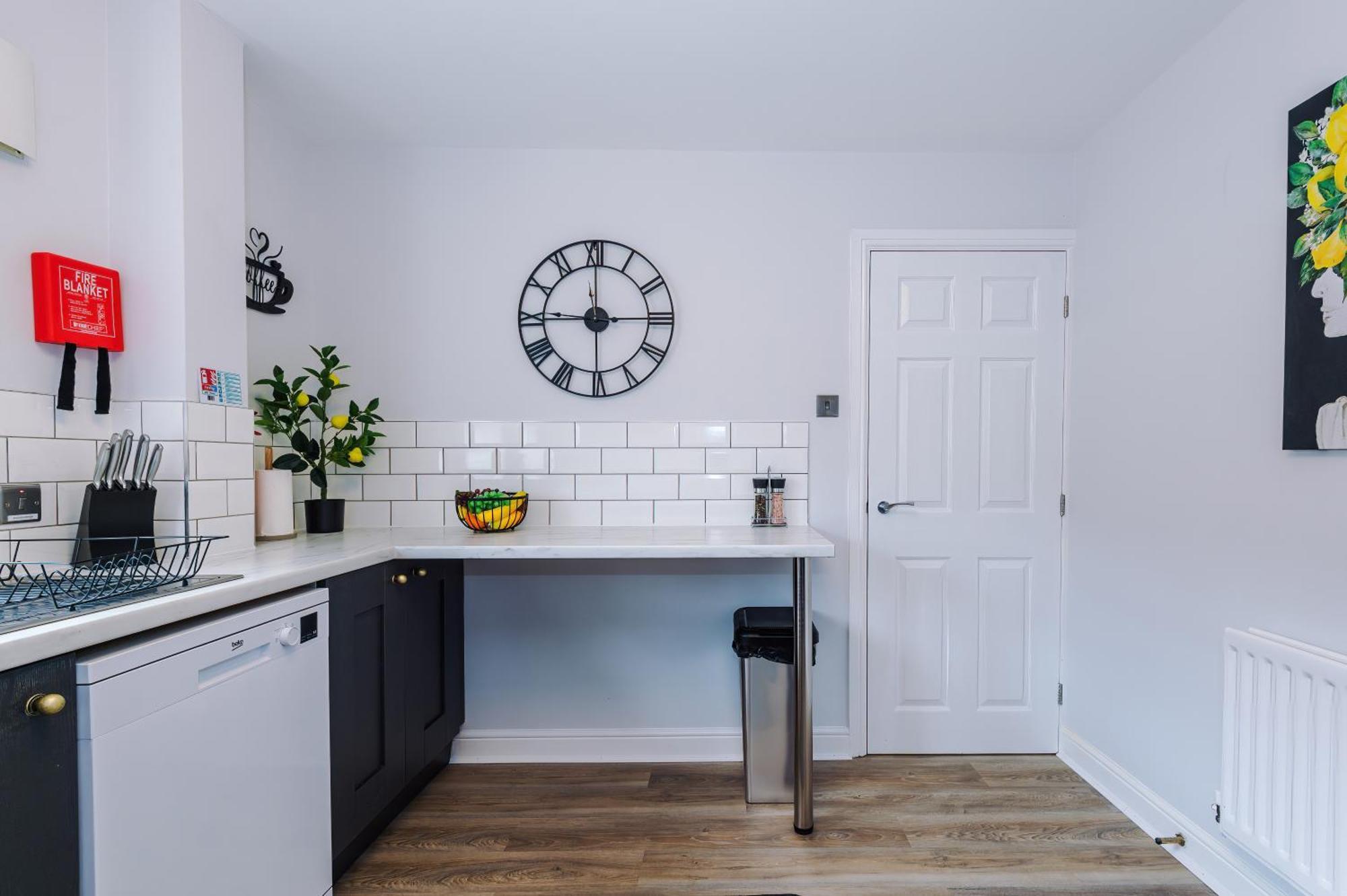 New! Stunning 3-Bed Home In Chester By 53 Degrees Property, Ideal For Groups, Free Parking! Kültér fotó
