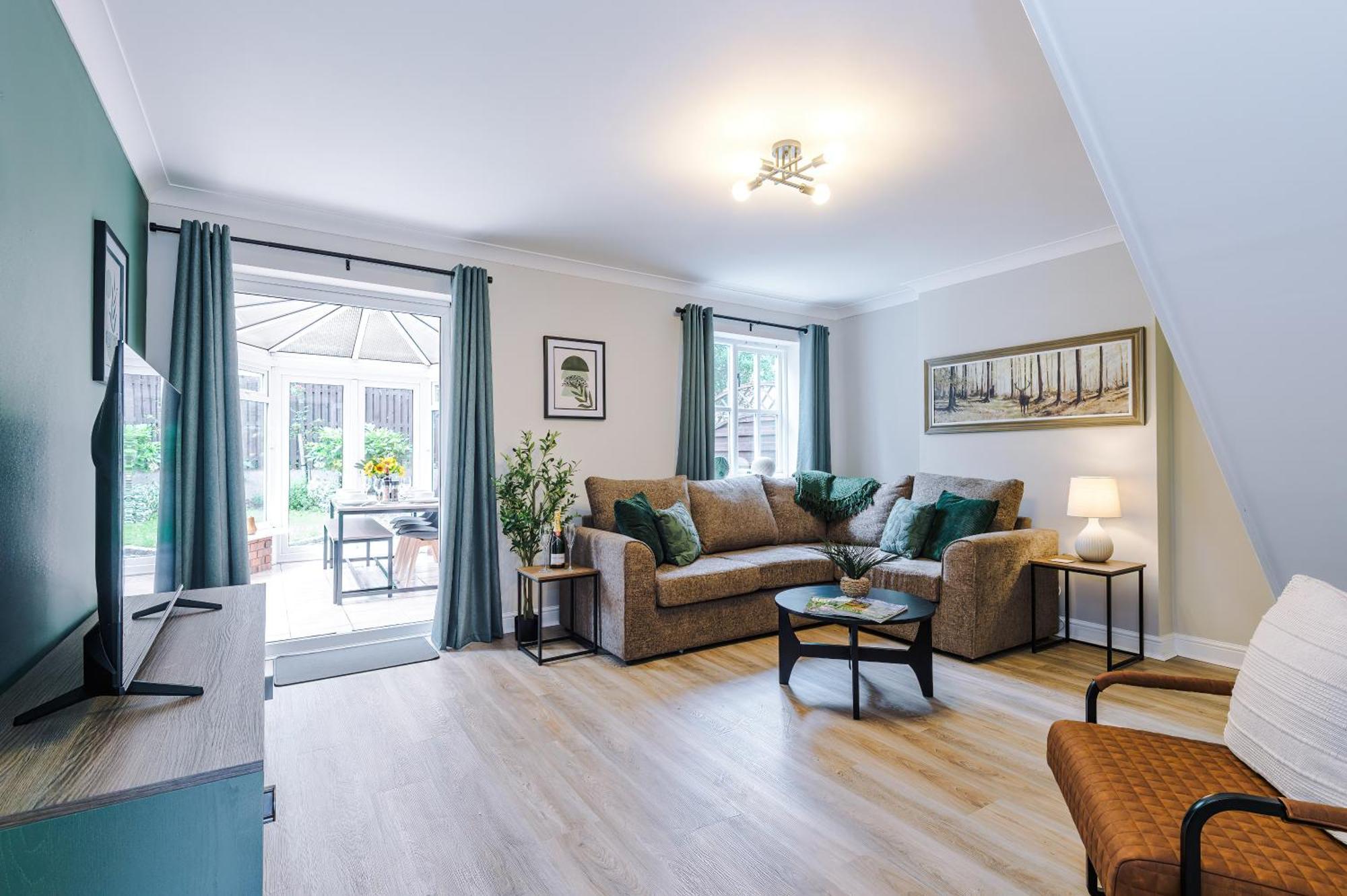 New! Stunning 3-Bed Home In Chester By 53 Degrees Property, Ideal For Groups, Free Parking! Kültér fotó