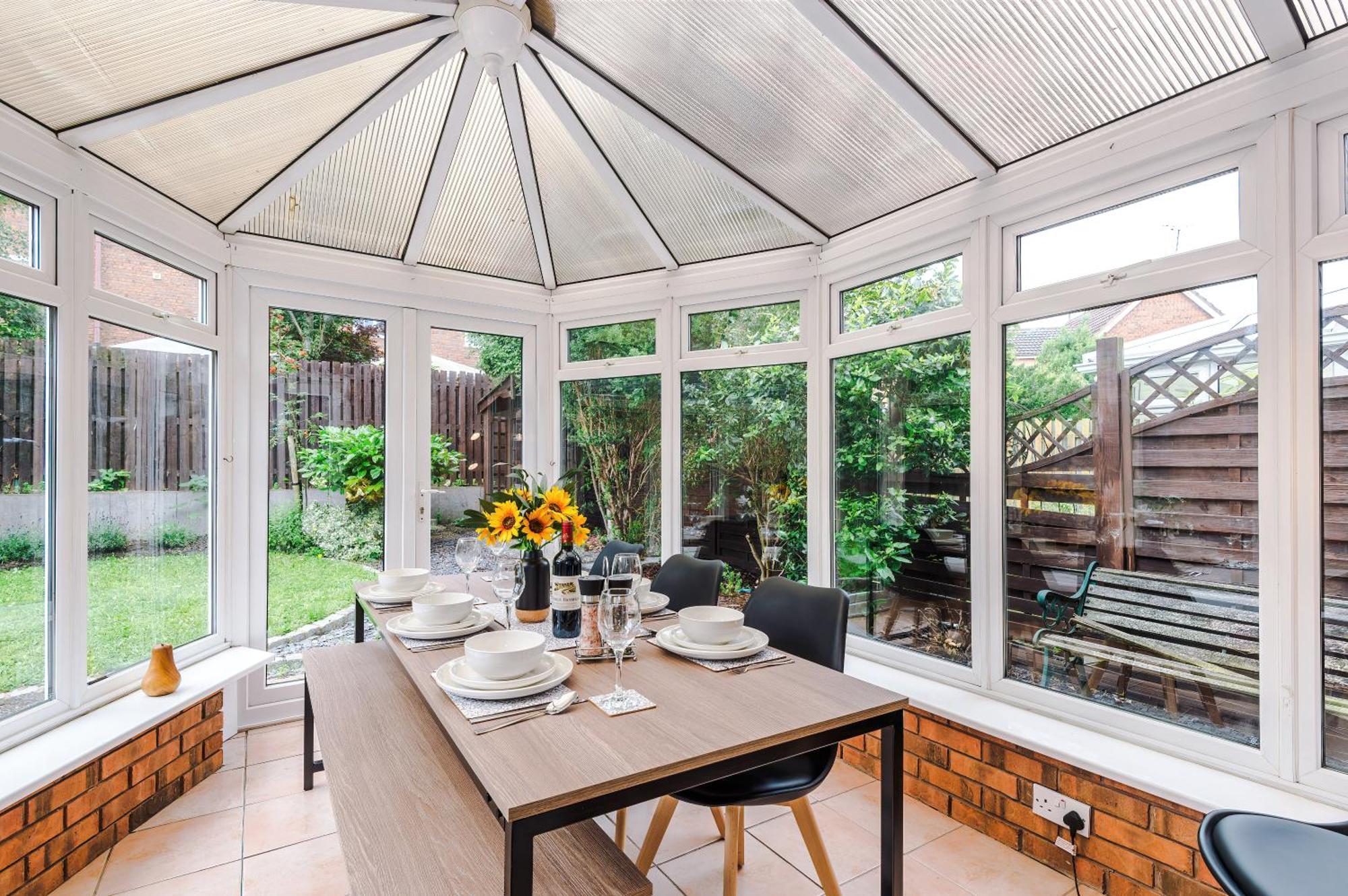 New! Stunning 3-Bed Home In Chester By 53 Degrees Property, Ideal For Groups, Free Parking! Kültér fotó